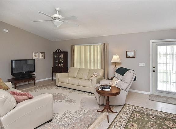 5th image of 913 Albany Ave