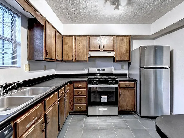 3241 Shadow Walk Ln — Photo 13
