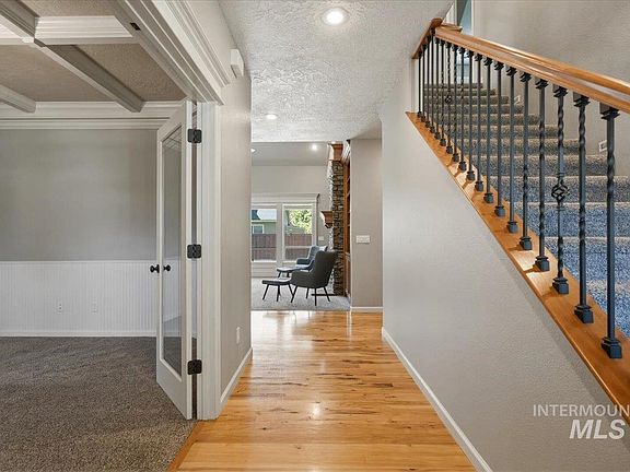 5th image of 811 E Silver Torch St