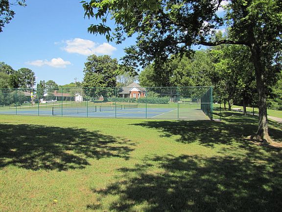 5th image of 606 Heins Ct