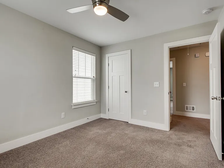 5715 California Ave — Photo 11