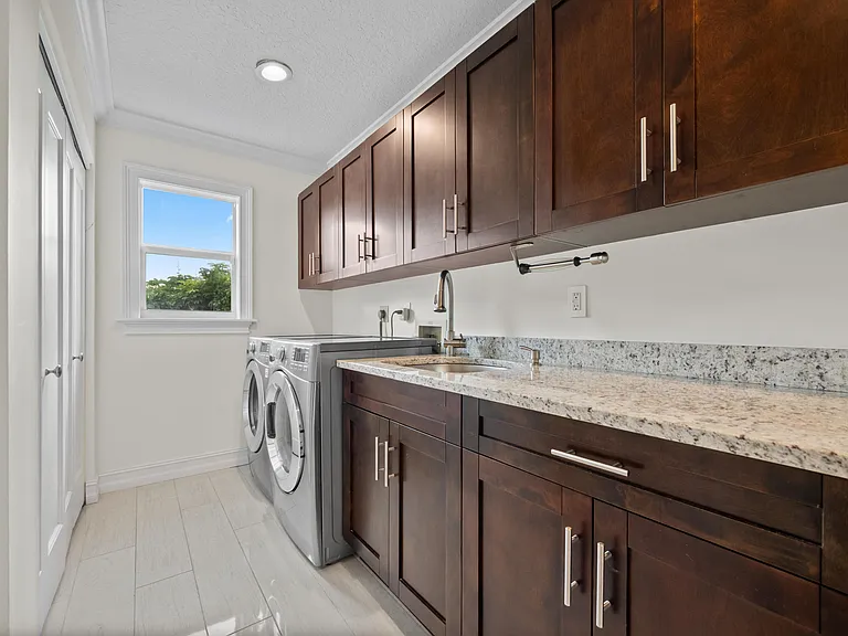 13741 Sheffield St — Photo 14