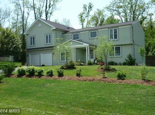 9711 Locust Hill Dr, Great Falls, VA 22066