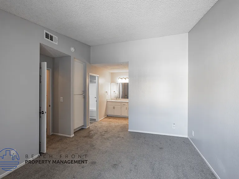 619 E. Riverside Dr. — Photo 27