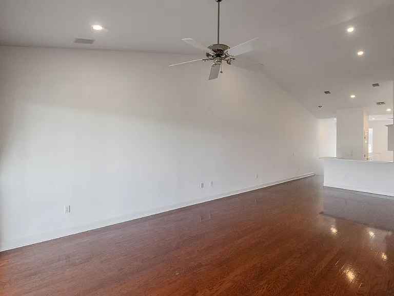 447 Enclave Pl — Photo 33