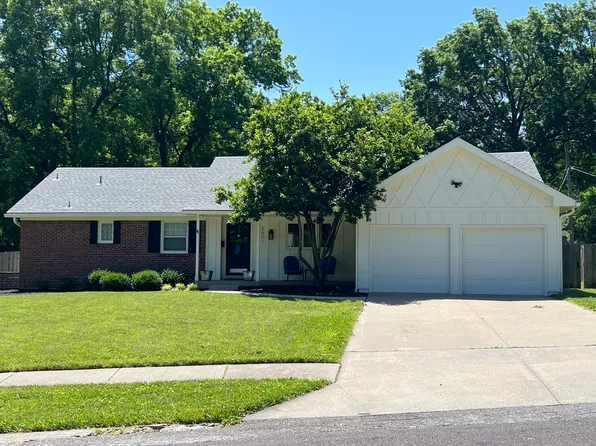 5601 W 92nd St, Overland Park, KS 66207