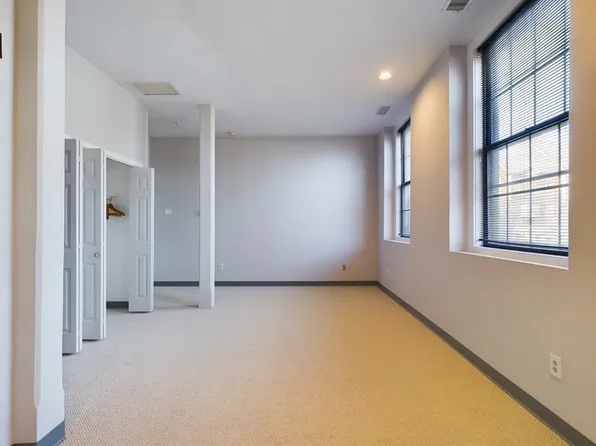 21 Linden St APT 209, Quincy, MA 02170