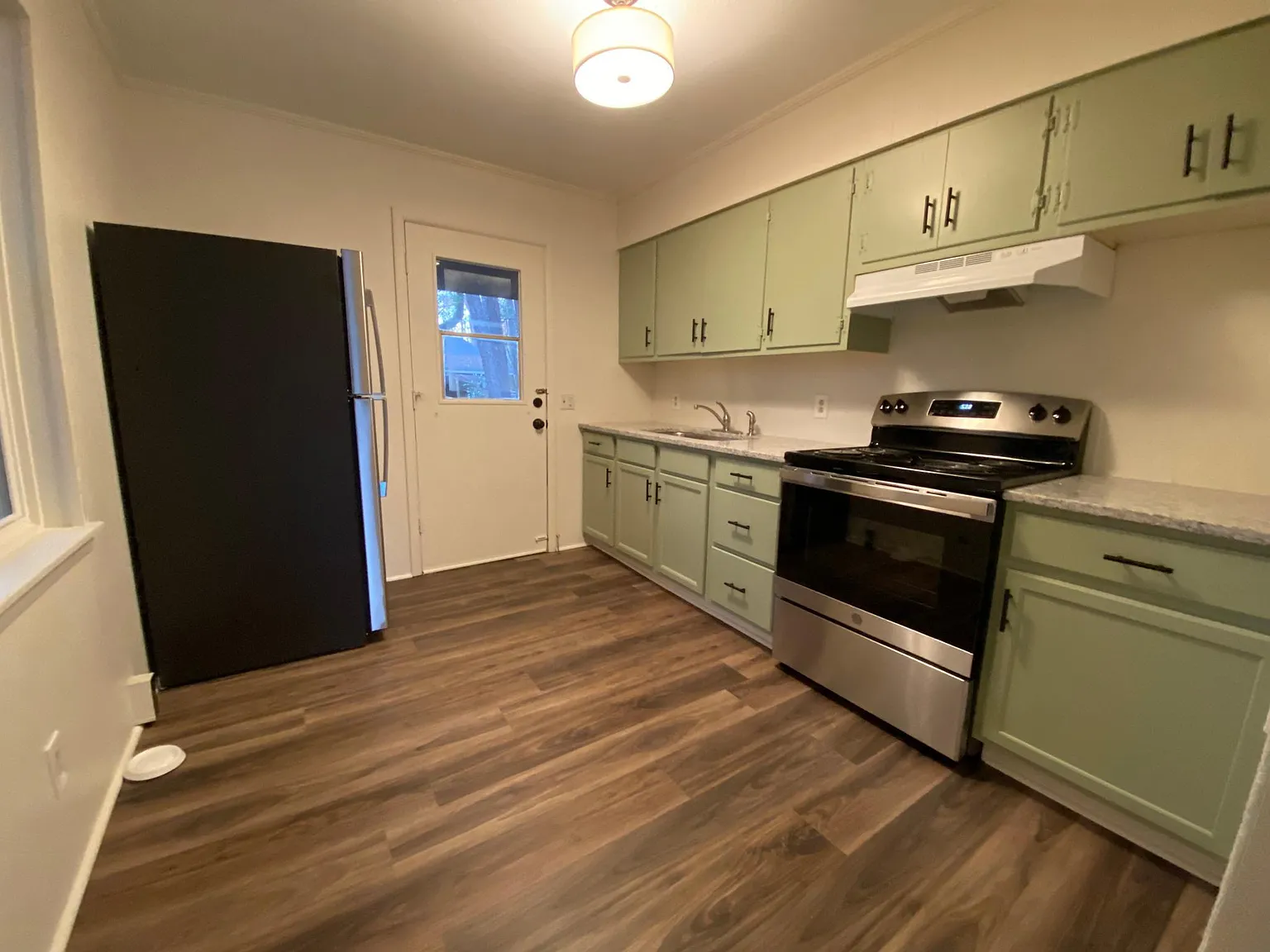2 bed, 700 sqft, $1,100 — Photo 4