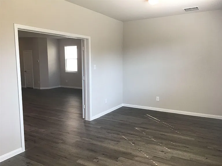 2111 Ethan Dr — Photo 5