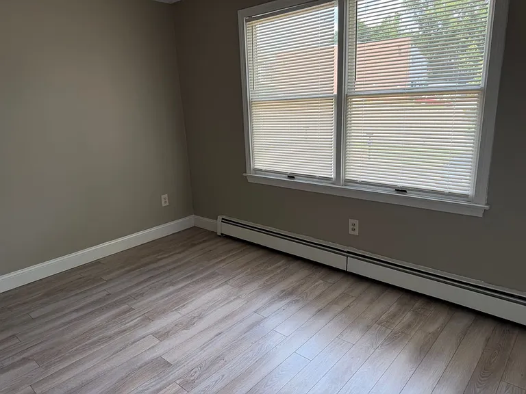 472 S Main St — Photo 7