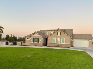 3938 N Peregrine Ct, Sanger, CA 93657
