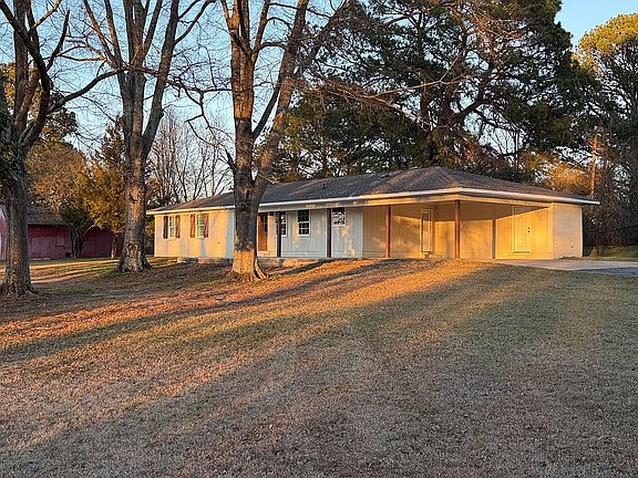 2nd image of 1921 Lake Lowndes Rd