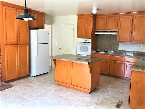 4th image of 234 Howes Dr
