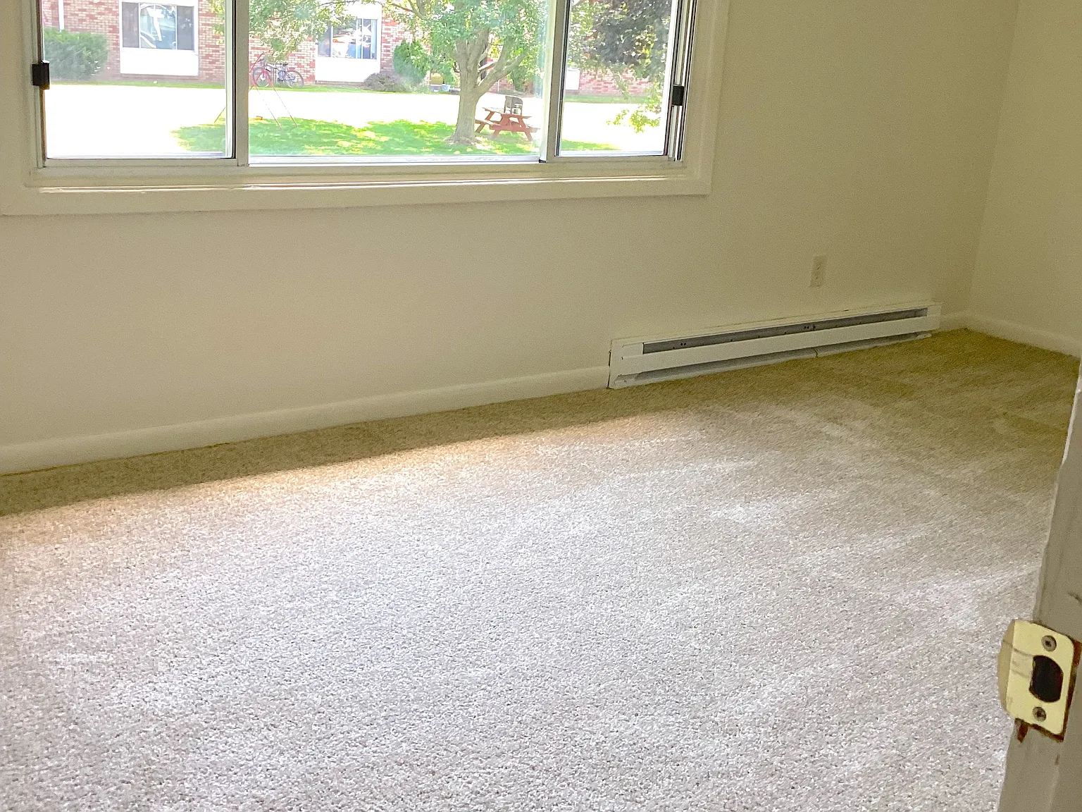 2 bed, 820 sqft, $1,348 — Photo 2