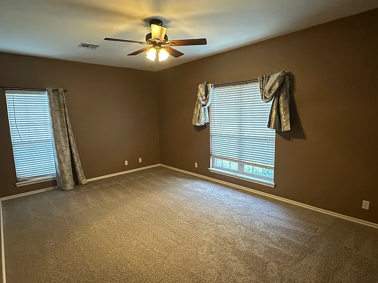 3901 Mayfair Dr — Photo 8