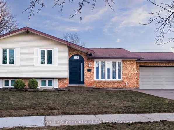 17 Suncoast Dr W, Goderich, ON N7A 4H1
