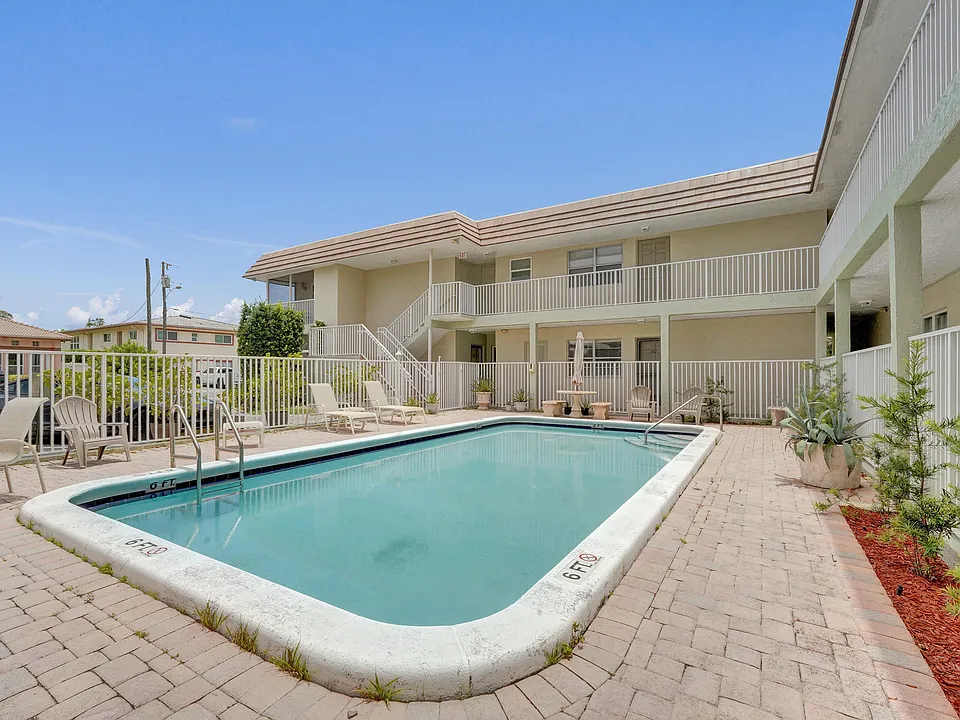 1450 N Riverside Dr #103