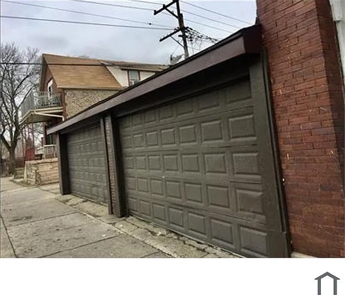 7556 S Champlain Ave — Photo 2