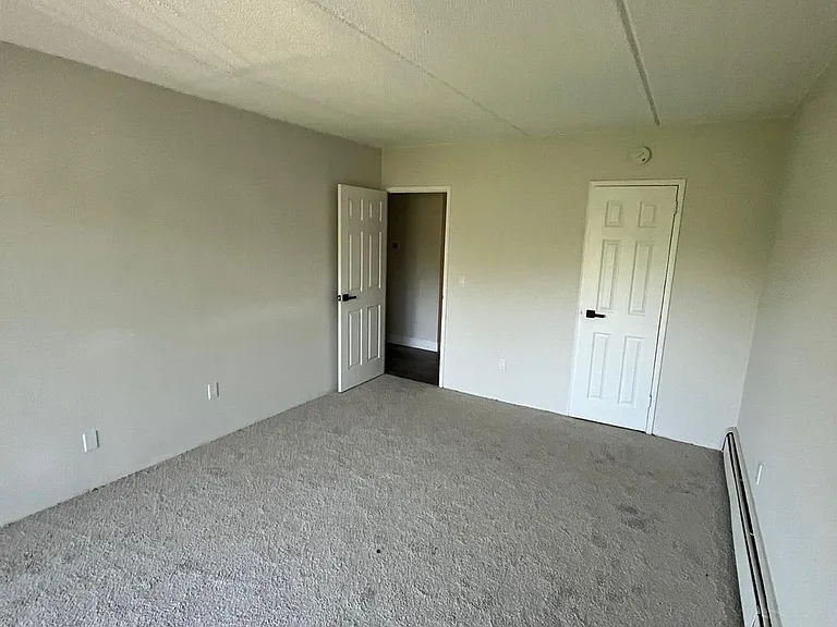 Country Club Apartments — Photo 14