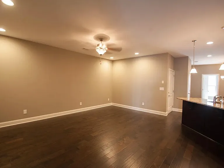 527 Vintage Green Ln — Photo 3