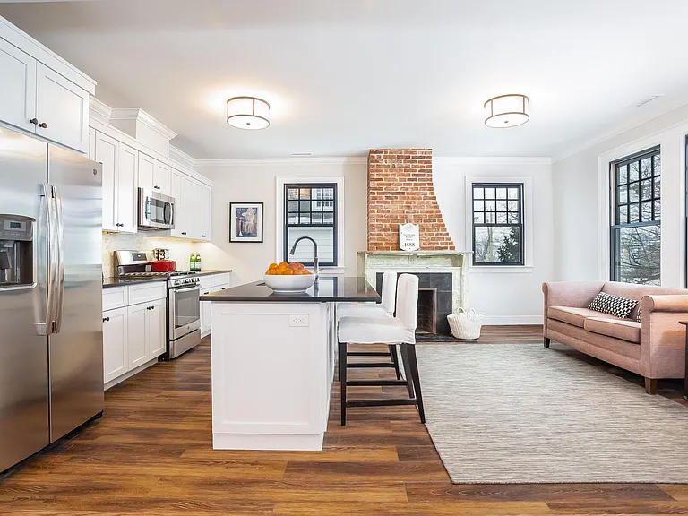 "Highclere" Apt 3 - Morgan Court 85 East Ave