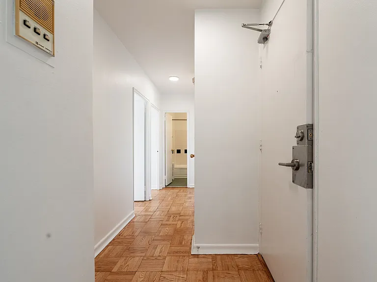 31 Paxtonia Blvd #50125B-302 — Photo 11