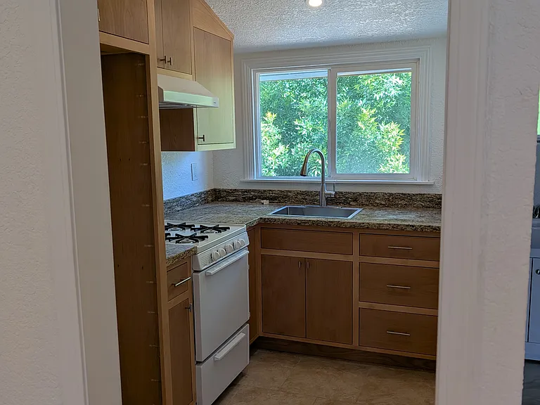 2735 Soquel Ave #6 — Photo 16