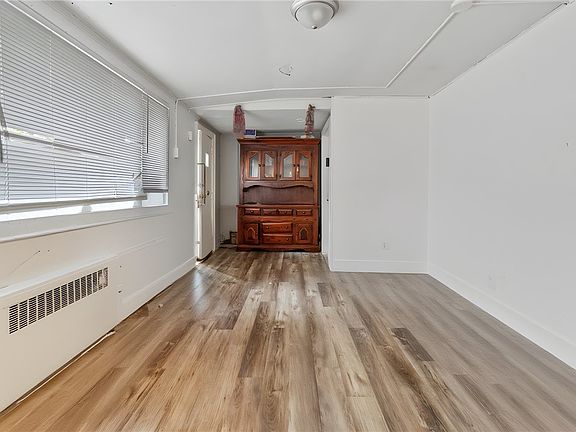5th image of 502 W Court St