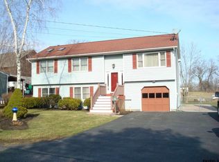 9 Hunting Rdg, Ravena, NY 12143