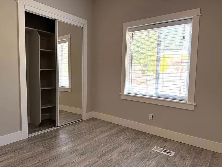 2557 E Beacon Light Rd — Photo 14