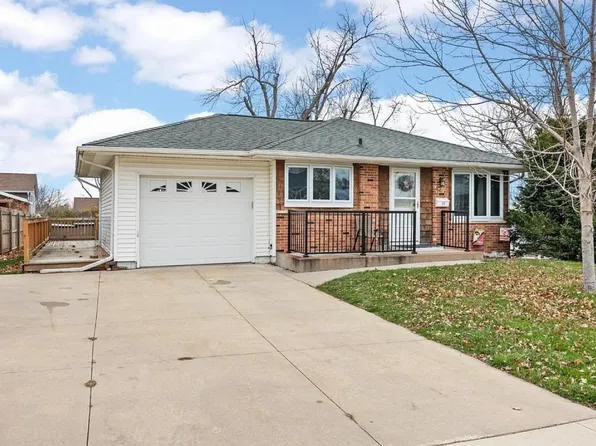 59 Fleetwood Rd NW, Cedar Rapids, IA 52405