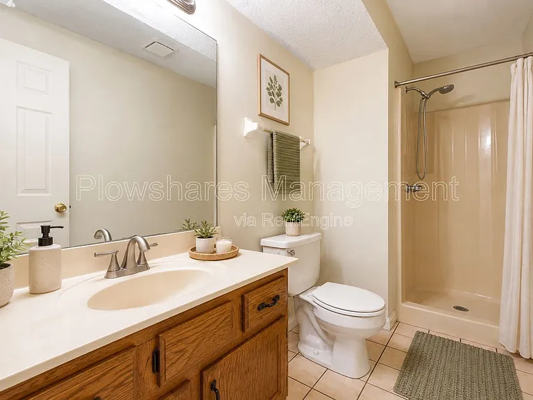 114 E Florence Ave #21 — Photo 7