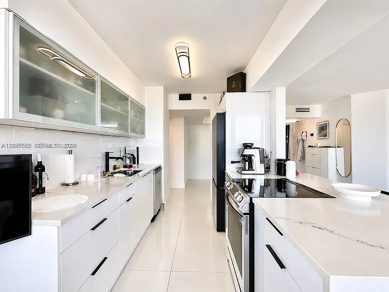 3640 Yacht Club Dr #1903 — Photo 13
