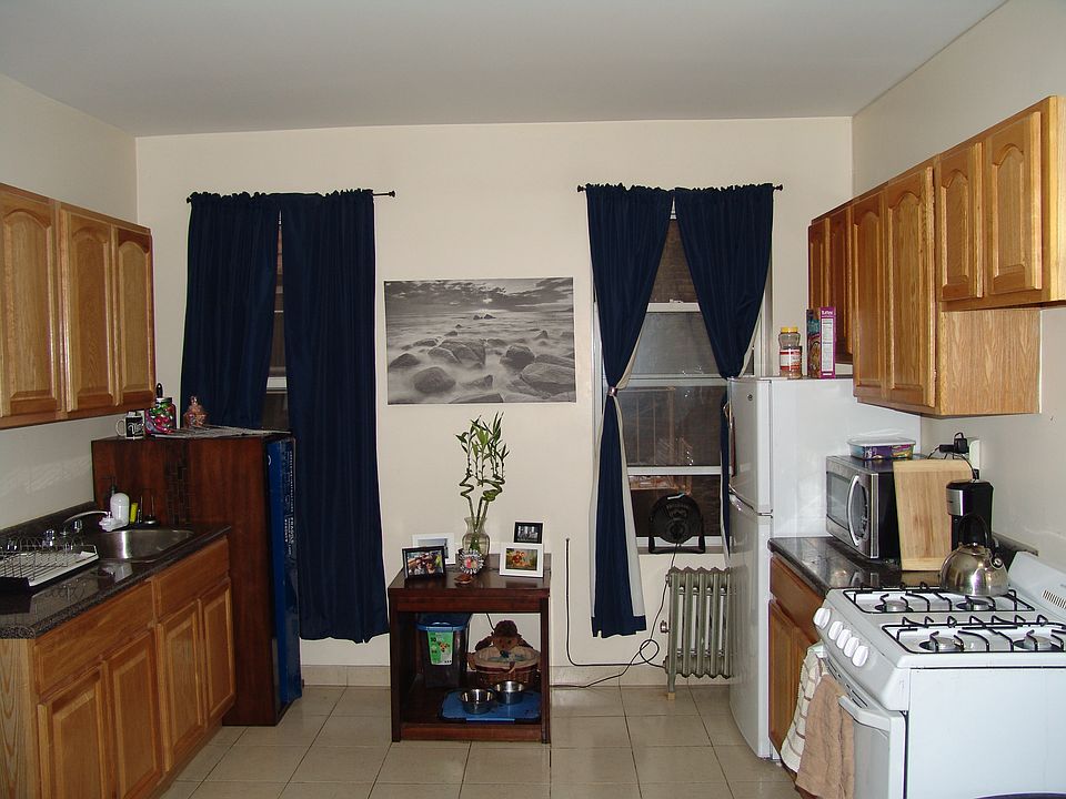 2nd image of 514 W 211th St APT 2G