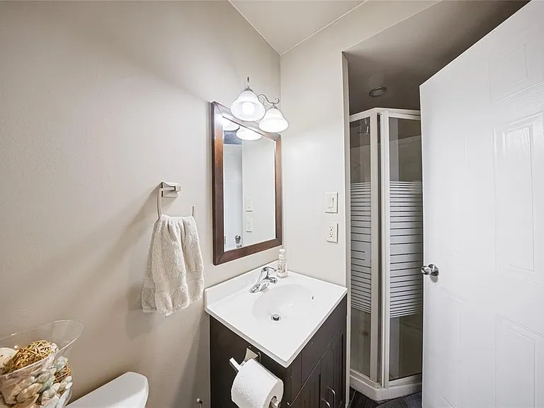 27 York Cres #17 — Photo 6