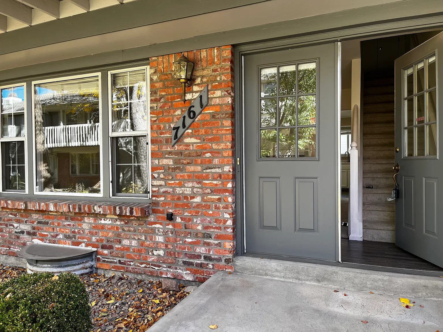 2 bed, 2.5 bath, 1422 sqft, $2,450 — Photo 2