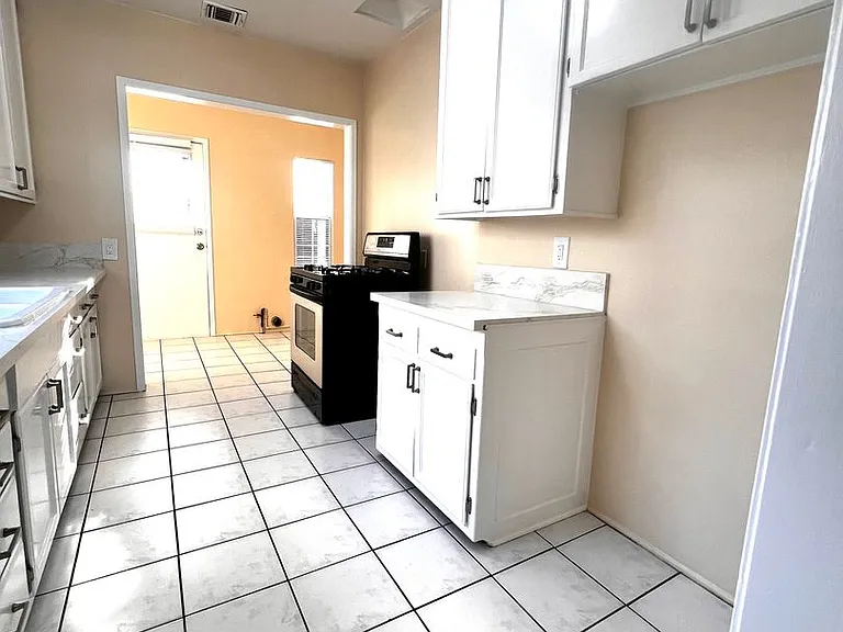 4139 Keever Ave — Photo 24