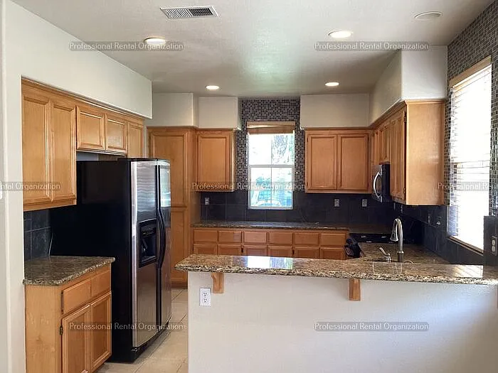 2921 W Creek Ln — Photo 4