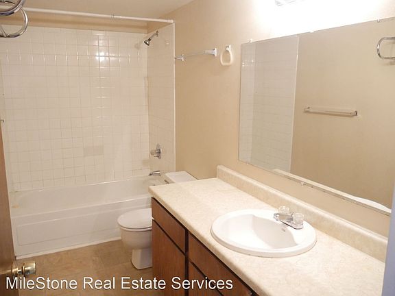5th image of 403 Bonfoy Ave APT A