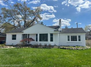 2194 Dorchester Rd, Birmingham, MI 48009