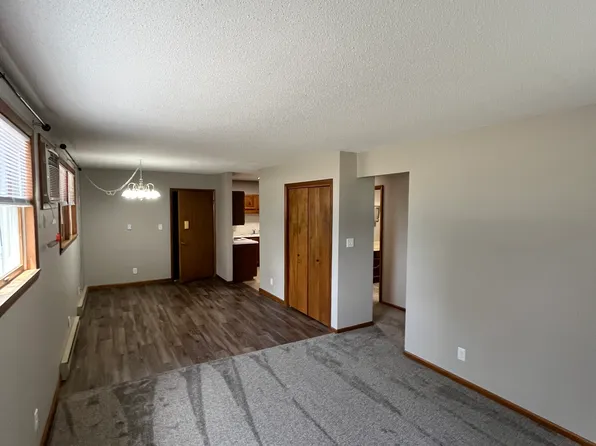 307 NE 2nd Ave #1E, Aledo, IL 61231