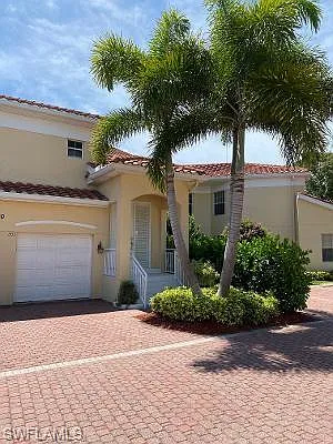 3 bed, 2.0 bath, 2099 sqft, $4,800 — Photo 2