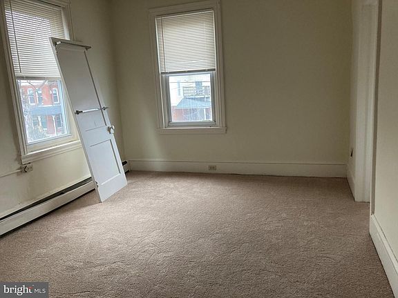 4th image of 914 Swede St