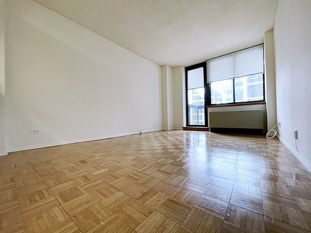 1st image of 250 E 40th St APT 17A
