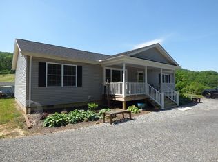 9 Brendarosa Dr, Hinton, WV 25951