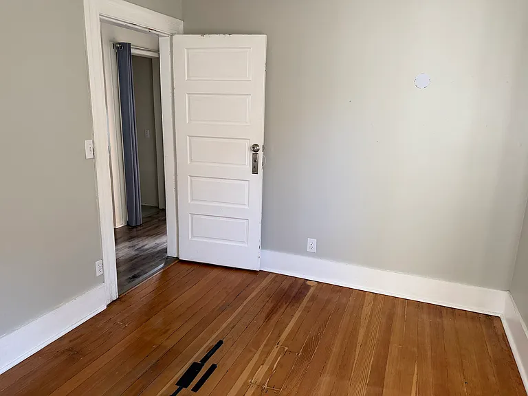 216 1/2 10th Ave — Photo 13
