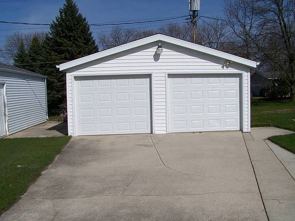 1 GARAGE SPACE