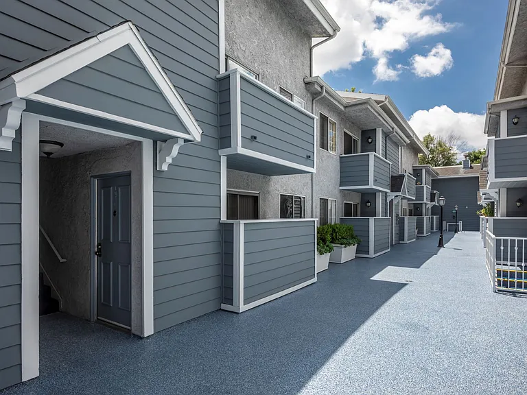 Encino Garden Apartments — Photo 6