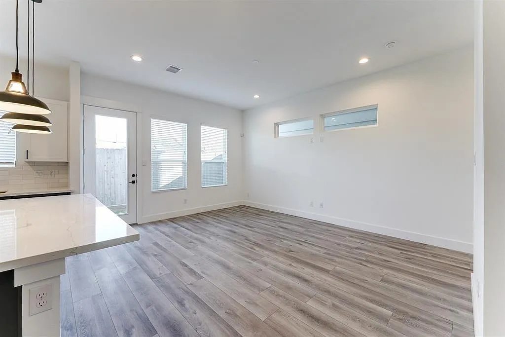 3 bed, 2.5 bath, 1579 sqft, $2,400 — Photo 4