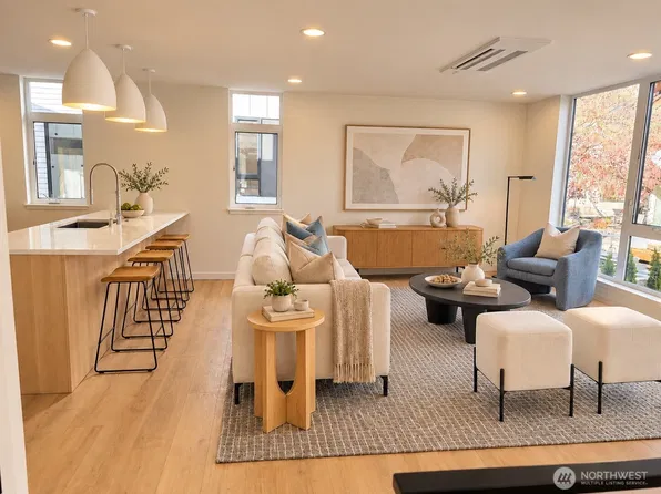 2532 B 30th Avenue W, Seattle, WA 98199